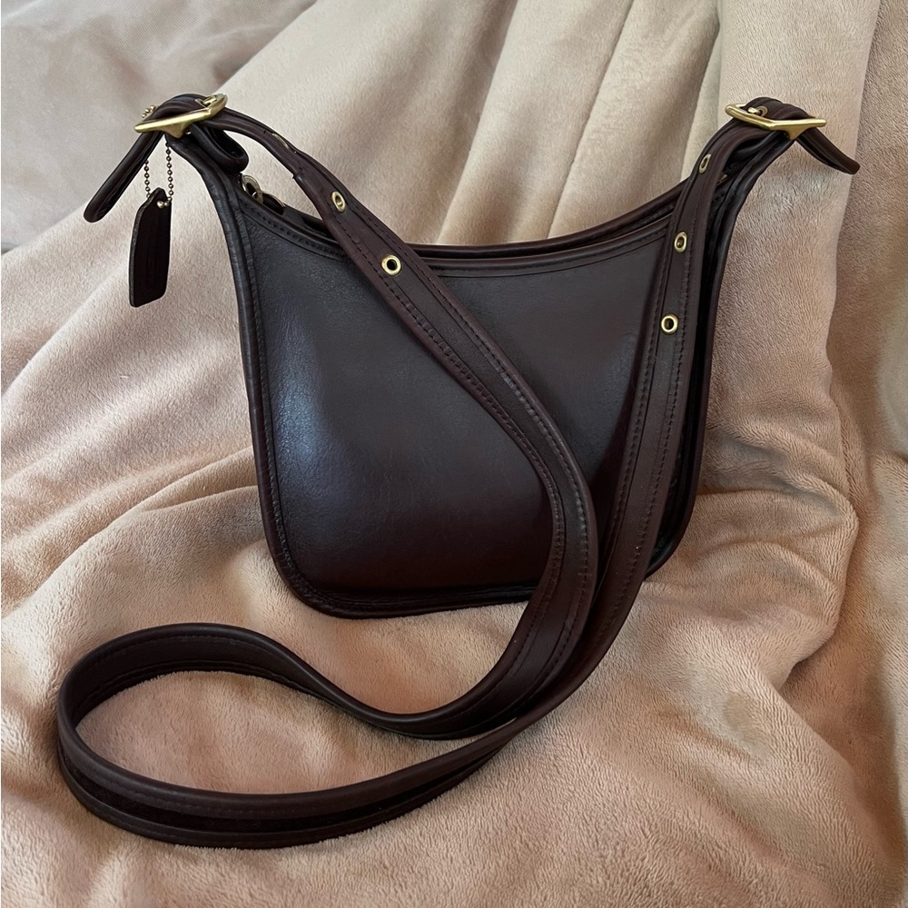 Vintage COACH 99, #9950 Janice Legacy Crossbody! Mahogany/Brass!